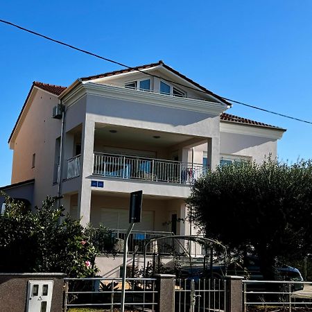 Apartments Villa Lili Umago Esterno foto