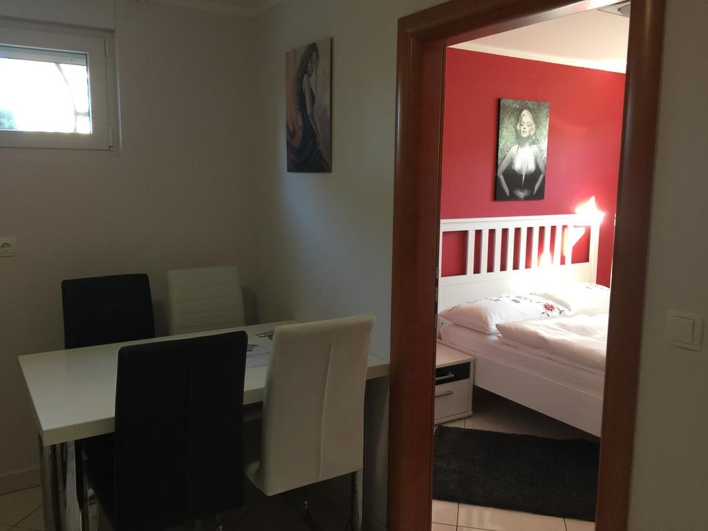 Apartments Villa Lili Umago Esterno foto